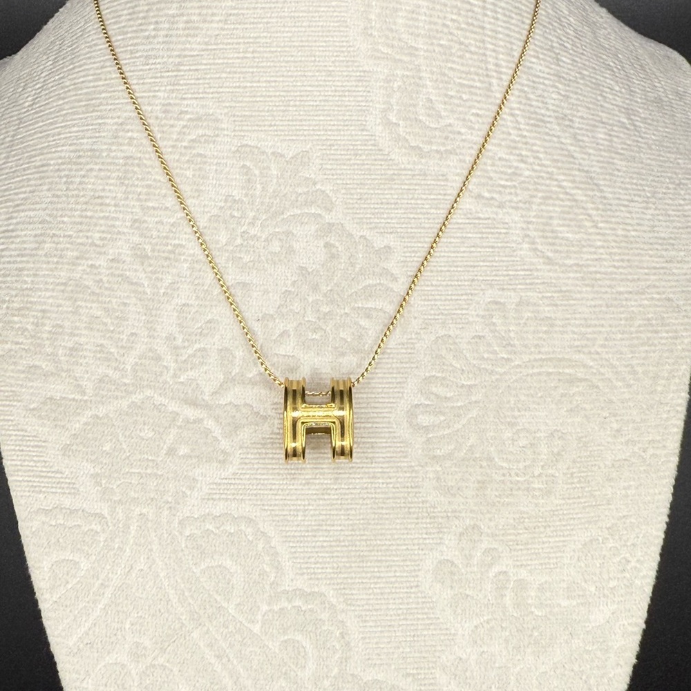Gold Pendant Necklace